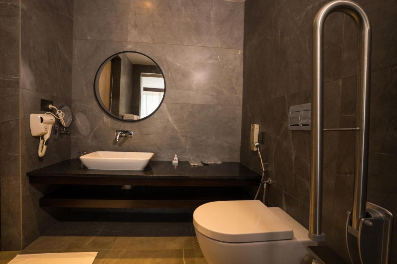 Saugandhika West Gate Hotel Wayanad Eksteriør billede